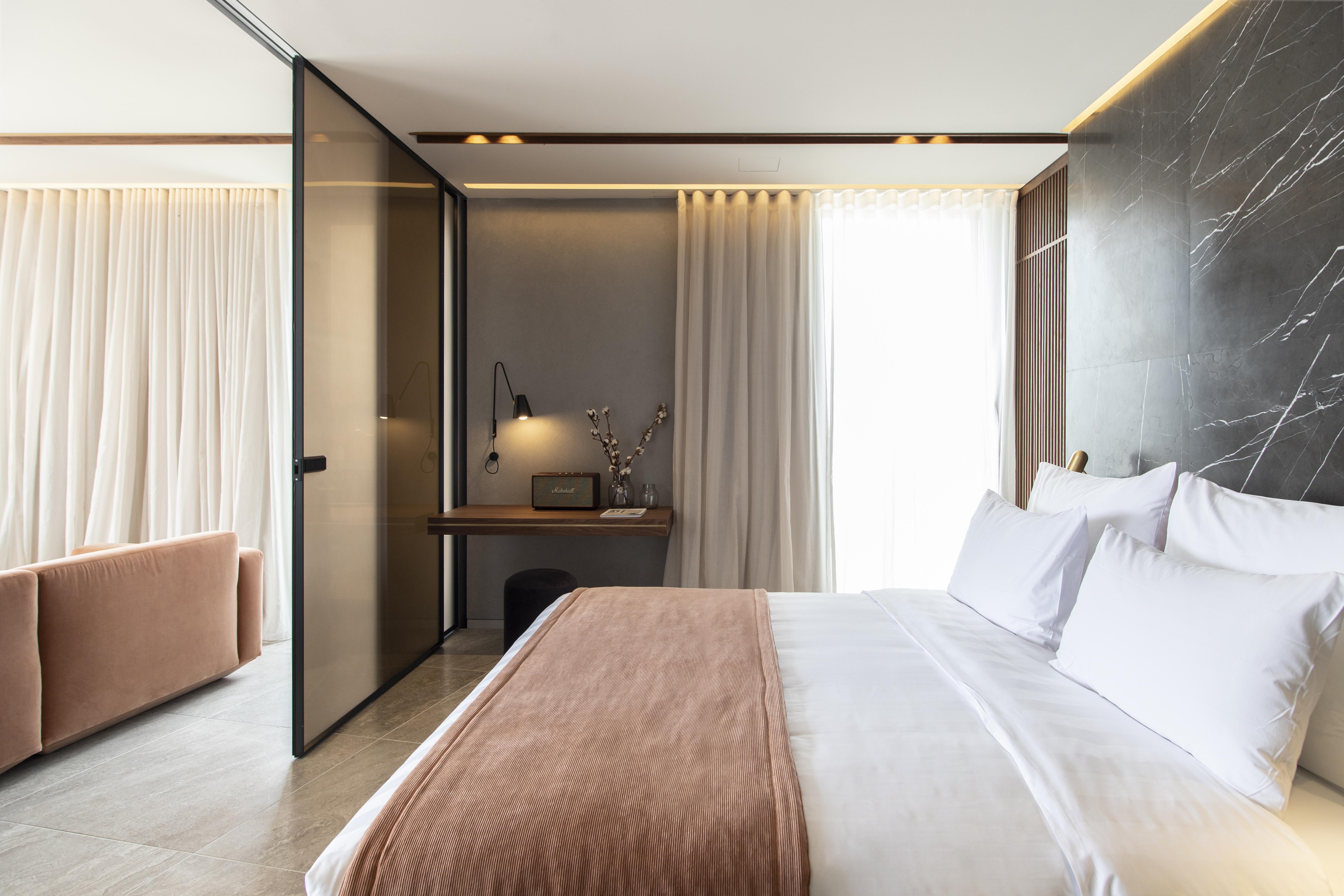 Perianth Hotel Athen Eksteriør billede Deluxe Room