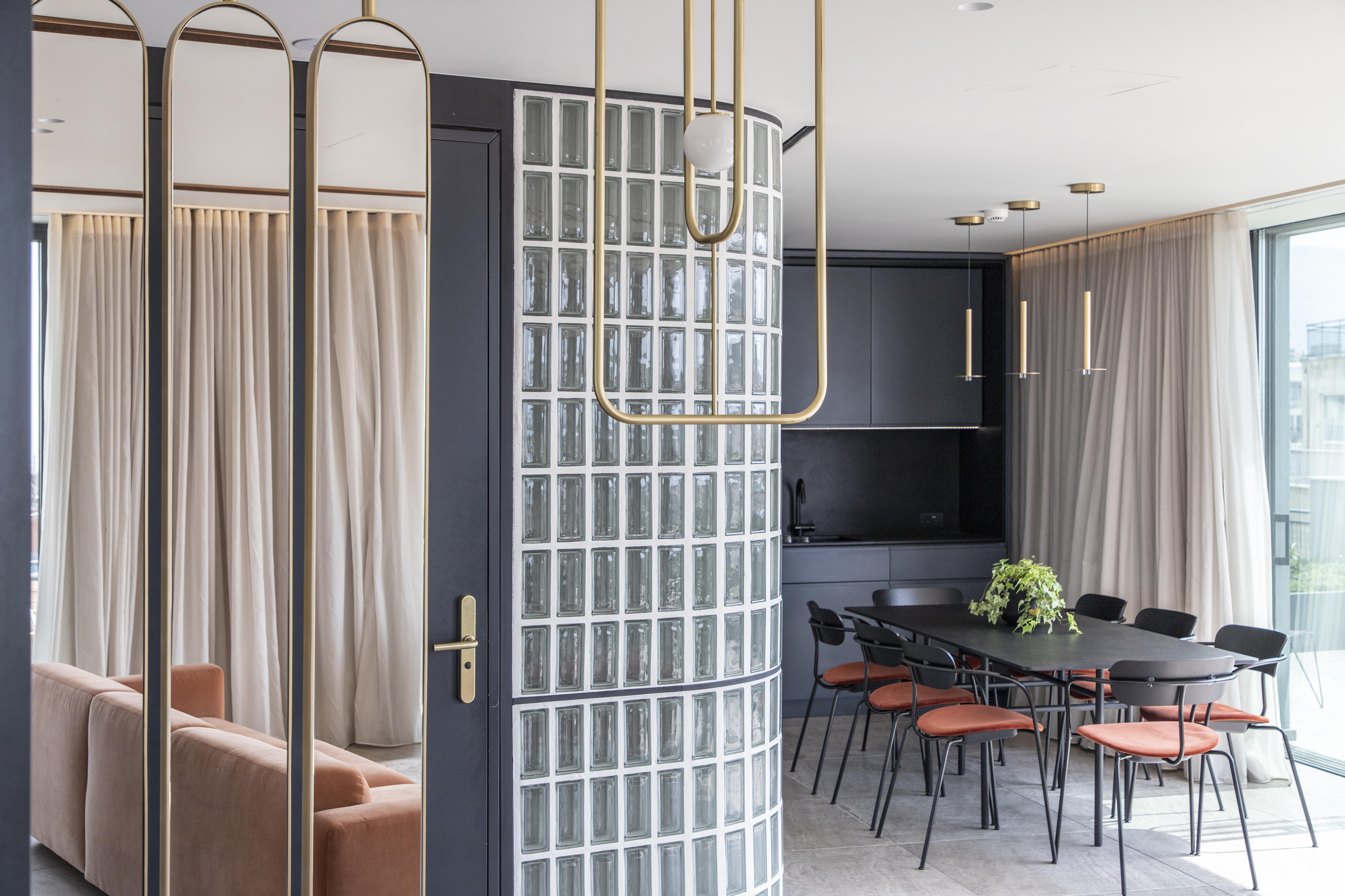 Perianth Hotel Athen Eksteriør billede A glass block partition