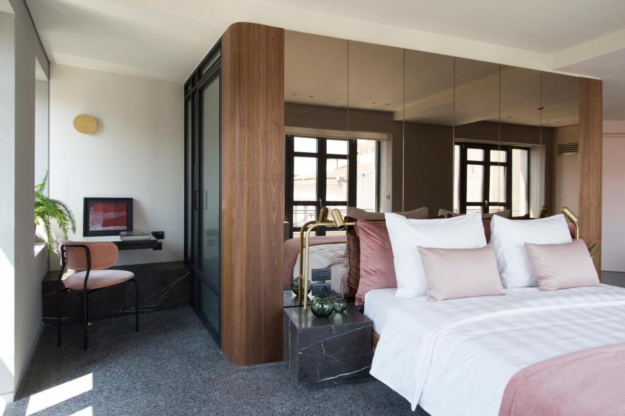 Perianth Hotel Athen Eksteriør billede A room at the hotel